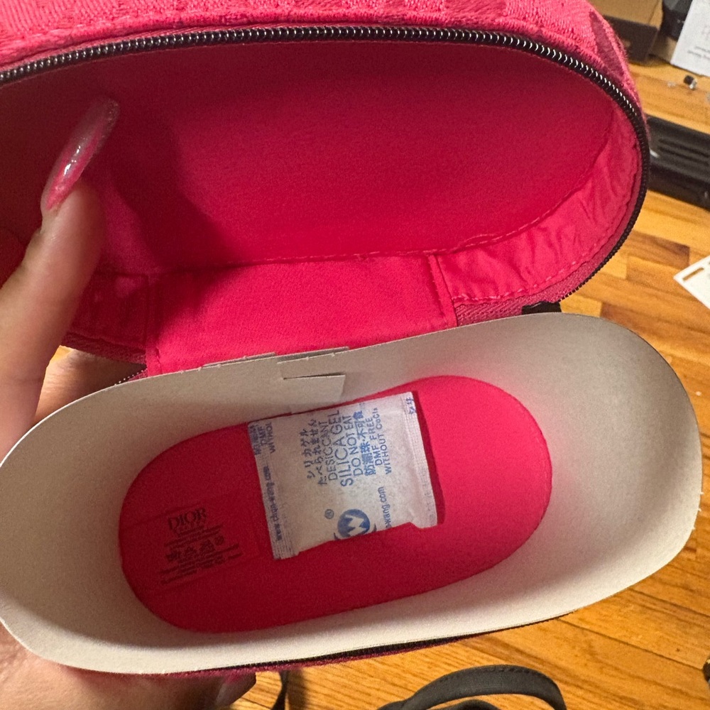 Dior Fuchsia Vanity Case - Picture 6 of 8